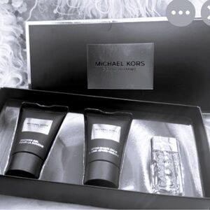 Michael Kors Homme Grooming Set - Black and Silver
